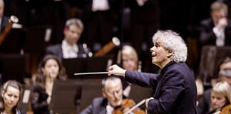 Sir Simon Rattle und London Symphony Orchestra. Foto: Tristram Kenton