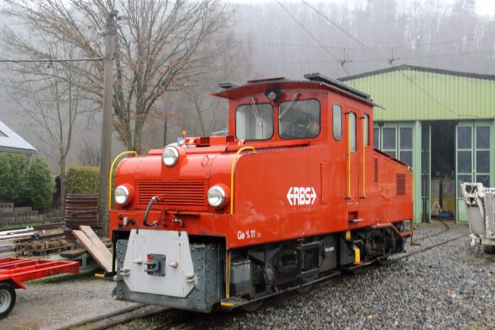 Noch im Farbkleid der Vereinten Bern-Worb-Bahnen traf die Lok auf dem Museumsgelände ein. Foto: Michael Malicke/BMB