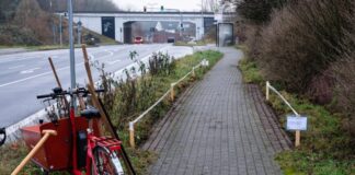 Diesen Abschnitt an der Bergischen Allee haben Engagierte des ADFC "freigelegt". Foto: ADFC Erkrath
