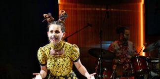 Im Ratinger Stadttheater wird das Kinderstück „Die Konferenz der Tiere“ nach Erich Kästner aufgeführt. Foto: Volker Beushausen