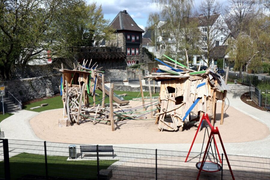 Der Drachenspielplatz am Rathaus. Foto: Stadt Ratingen