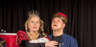 Das Niederrheintheater - hier Verena Bill und Michael Koenen - hat das LUX-Publikum zuletzt mit „Rumpelstilzchen“ erfreut, am 13. Februar sind die beiden Schauspieler mit dem „Froschkönig“ zu Gast an der Turmstraße. Foto: Stadt Ratingen