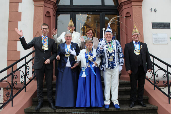 Die Tollitäten der Großen Erkrather Karnevalsgesellschaft zu Gast im Rathaus. Foto: Stadt Erkrath