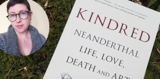 Die britische Archäologisch und Autorin Rebecca Wragg Sykes und ihr neues Werk: „Kindred. Neanderthal life, love, death and art“. Foto: Museum