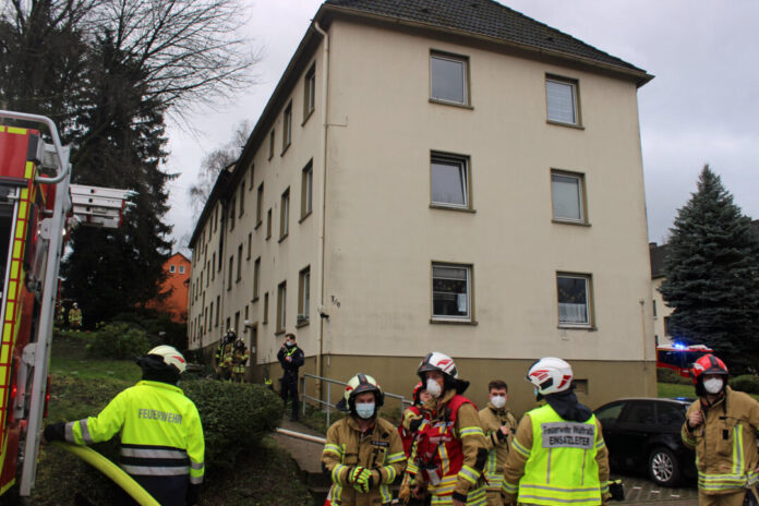 Am Freitagmittag kam es zu einem Brand in einer Wohnung eines Mehrfamilienhauses an der Havemannstraße. Der 53-Jährige Wohnungsinhaber wurde leicht verletzt. Foto: Polizei