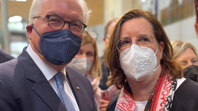 Frank-Walter Steinmeier und Kerstin Griese am Vortag der Bundesversammlung im Plenarsaal des Bundestages. Foto: Büro Griese