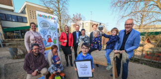 Große Freude in der Kita Daimlerstraße über den Gewinn des Wettbewerbs LogistiKids der IHKs in NRW und des Kompetenznetz Logistik.NRW. Fotos: IHK Düsseldorf/Melanie Zanin