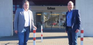 Bürgermeister Rainer Ritsche mit dem Landtagsabgeordneten Martin Sträßer. Foto: Stadt Wülfrath