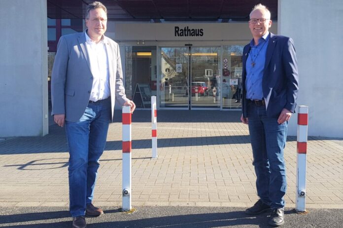 Bürgermeister Rainer Ritsche mit dem Landtagsabgeordneten Martin Sträßer. Foto: Stadt Wülfrath