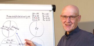 Karl-Heinz Simsheuser berät bei der Volkshochschule Ratingen über Perspektiven im Erwerbsleben. Foto: privat