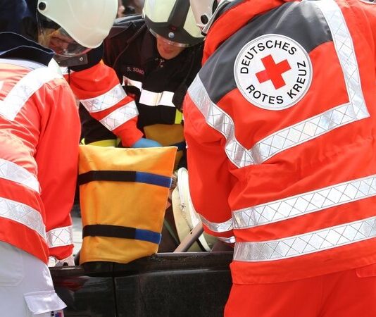 Kreis Mettmann: Notruf könnte plötzlich zur Kostenfalle werden Rettungskräfte bei einer Übung. Foto: Volkmann