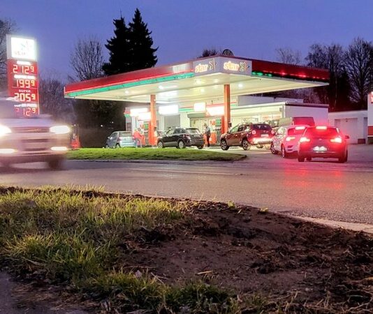 Tankstellen-Überfall in Neviges: Suche nach drei jungen Tätern Die STAR-Tankstelle in Neviges. Foto: Volkmann