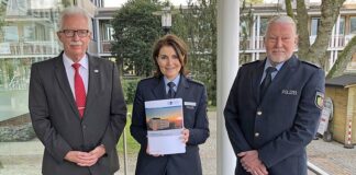 Stellten die Statistik vor: Landrat Thomas Hendele, Abteilungsleiterin Polizei Ursula Tomahogh und der stellvertretende Leiter der Direktion Verkehr, Thomas Obst. Foto: Polizei