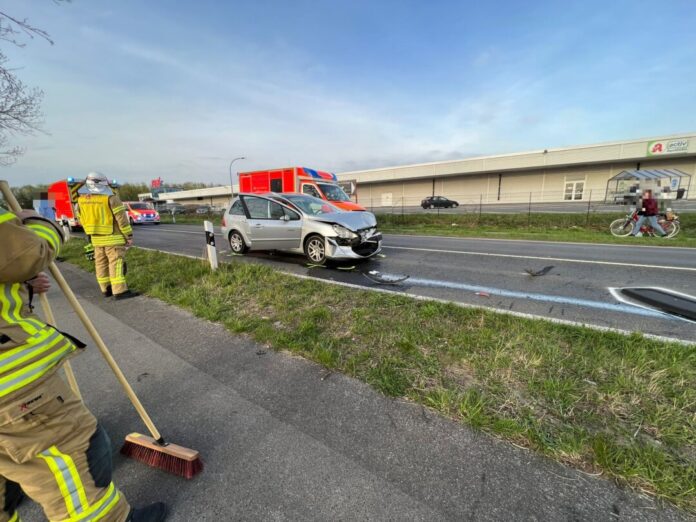 Die Feuerwhr vor Ort im Einsatz. Foto: FW Ratingen