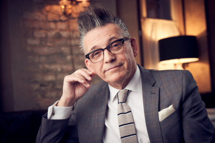 Götz Alsmann bringt sein Programm „70 Jahre Wirtschaftswunder“ mit. Foto: Jens Koch