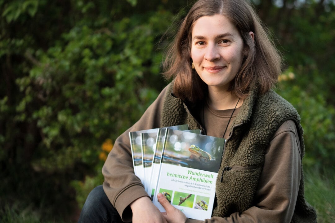 Frina Grasmann hat ihr zweites Buch herausgegeben. Diesmal beleuchtet sie die Welt der heimischen Amphibien. Fotorechte: Grassmann