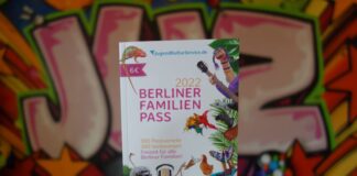 Im Jugendreff gibt es ein Geschenk. Foto: Baaske