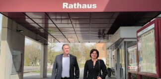 Zu Gast in Wülfrath: Landtagswahlkandidatin der Grünen Esther Kanschat mit Wülfraths Bürgermeister Rainer Ritsche. Foto: Stadt Wülfrath