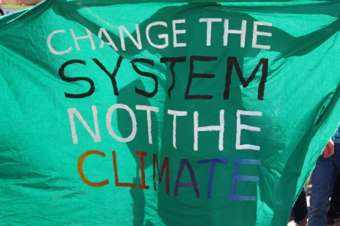 Ein Banner auf einer Klima-Demonstration. Foto: Volkmann