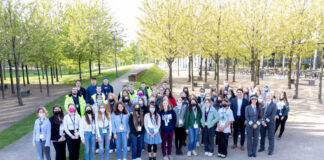 Lars Mosdorf, Arbeitsdirektor am Düsseldorfer Flughafen, begrüßte beim heutigen Girls‘ Day rund 50 Schülerinnen des Düsseldorfer Max-Planck-Gymnasiums. Foto: Flughafen Düsseldorf