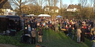 Viele Besucher kamen bei bestem Wetter nach Flandersbach. Foto: Verein