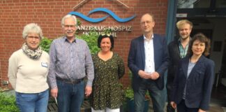 Kornelia Smailes, Koordinatorin des amb. Kinder- und Jugendhospizdienstes (KJHD); Christoph Herwald, Vereinsvorsitzender des Franziskus-Hospiz e.V. Hochdahl; Hospizleiterin Silke Kirchmann; MdB Klaus Wiener, Hospiz-Anfragemanager Siegfried Schulte; Claudia Schmitz, Koordinatorin im amb. Hospiz- und Palliativ-Beratungsdienst (AHPB). Foto: Büro Klaus Wiener, MdB