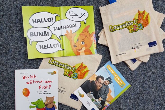 Umgesetzt von der Stiftung Lesen wird das bundesweite Programm „Lesestart“ weitergeführt und Lesestart-Geschenke an 3-Jährige verteilt.