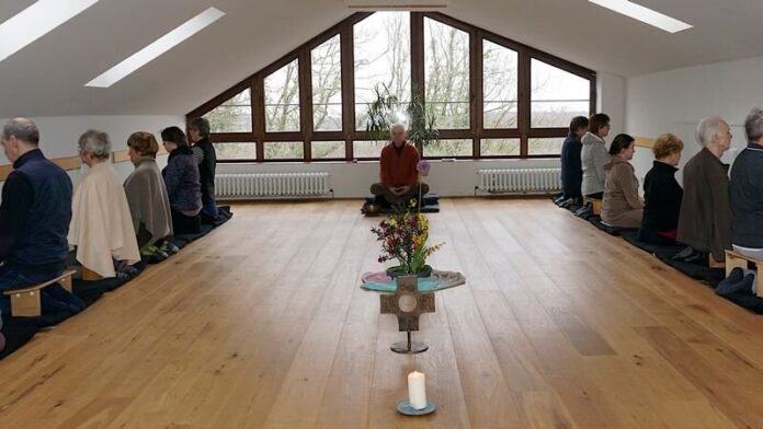 Es geht ein Wochenende lang um Entspannung und Achtsamkeit. Foto: Evangelisches Erwachsenenbildungswerk