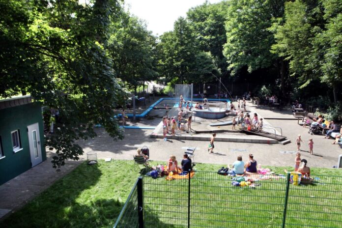 Auf dem Wasserspielplatz beginnt die Sommersaison. Foto: Stadt Ratingen