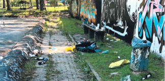 Nach dem vergangenen Wochenende sah es auf der Skateranlage wüst aus. Foto: privat)