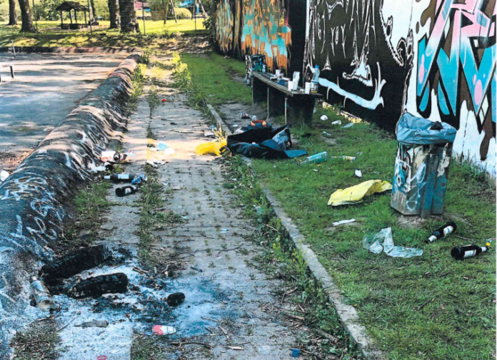 Nach dem vergangenen Wochenende sah es auf der Skateranlage wüst aus. Foto: privat)