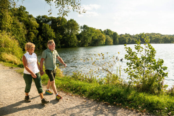 Wandern am Abtskücher Teich in Heiligenhaus. Foto: Dominik Ketz