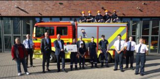 Große Freude bei der Jugendfeuerwehr Ratingen über die Spende der Sparkasse. Foto: Feuerwehr Ratingen