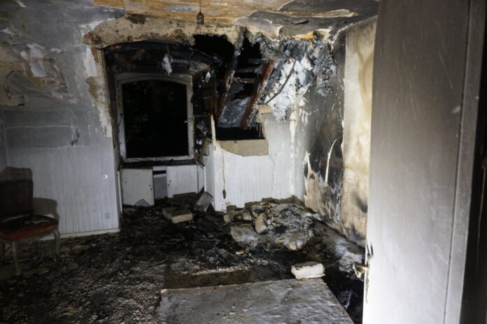 Die Dachgeschossräume nach dem Feuer. Foto: Feuerwehr Ratingen