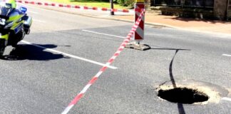 Das Loch ist deutlich zu sehen. Foto: Polizei