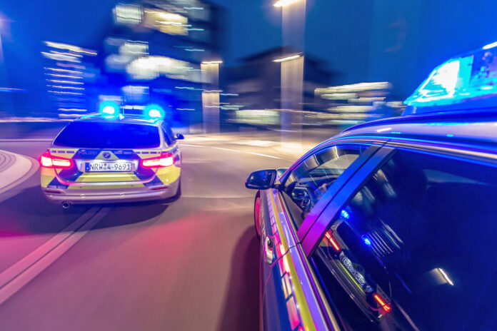 Ein Mann soll von einer Gruppe junger Männer ausgeraubt worden sein. Symbolbild: Polizei