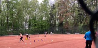 Im Außenbereich wurde wieder Tennis gespielt. Foto: Blau-Weiß Wülfrath