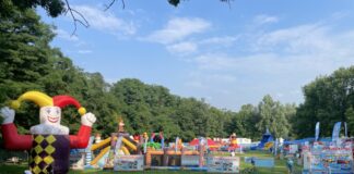 Vor und während der Sommerferien stehen die Hüpfburgen zum Spielen bereit. Foto: Veranstalter