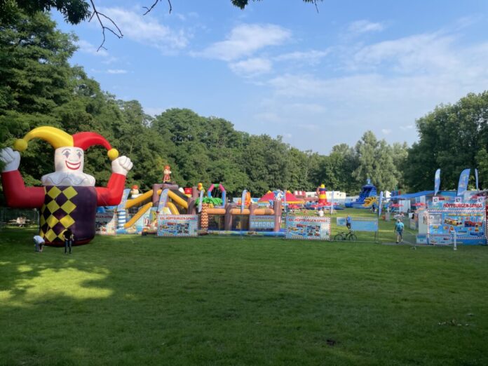 Vor und während der Sommerferien stehen die Hüpfburgen zum Spielen bereit. Foto: Veranstalter