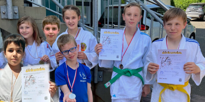 Die erfolgreichen Judoka: Uğur, Lilli, Henri, Jesper, Lea, Justus und Maximilian. Foto: ME-Sport