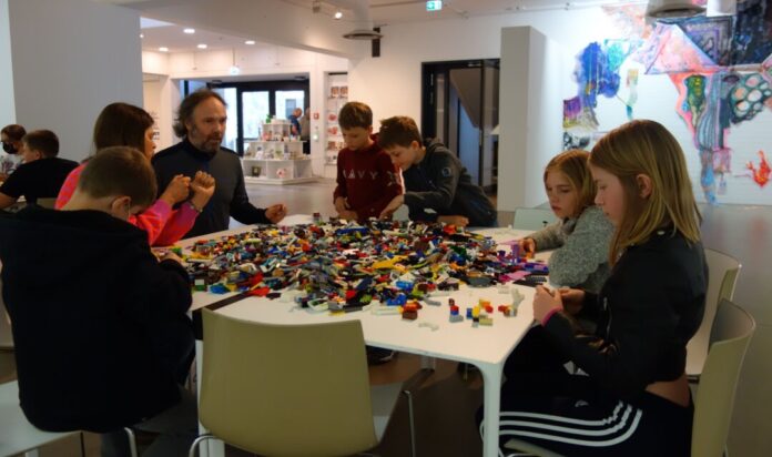 Am 29. Mai fand ein „Brick Art“-Workshop mit dem Düsseldorfer Urban Art-Künstler Aran Hudson und zehn Ratinger Kinder und Jugendlichen statt. Foto: Stadt Ratingen