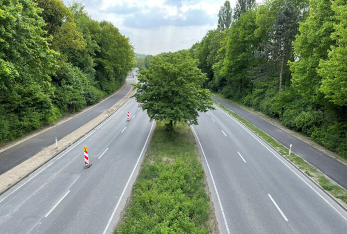 Die Rad- und Gehwege an der Bergischen Allee wurden beidseitig saniert und stehen nun wieder in ihrer ursprünglichen Breite zur Verfügung. Foto: Stadt Erkrath Die Rad- und Gehwege an der Bergischen Allee wurden beidseitig saniert und stehen nun wieder in ihrer ursprünglichen Breite zur Verfügung. Foto: Stadt Erkrath