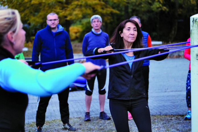 Der Kurs „Outdoor-Fitcamp“ stärkt eine Vielzahl an Muskelgruppen. Foto: A. Blazy / Schlüsselregion