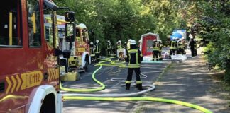 Die Feuerwehr im Einsatz Foto: FW Erkrath