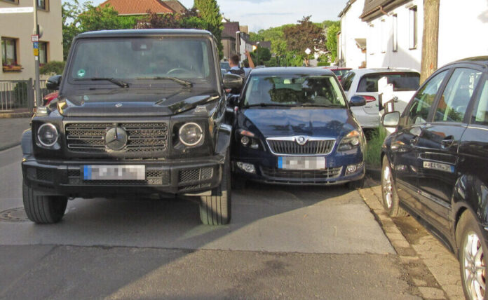 Beide Fahrzeuge waren seitlich miteinander verkeilt. Foto: Polizei