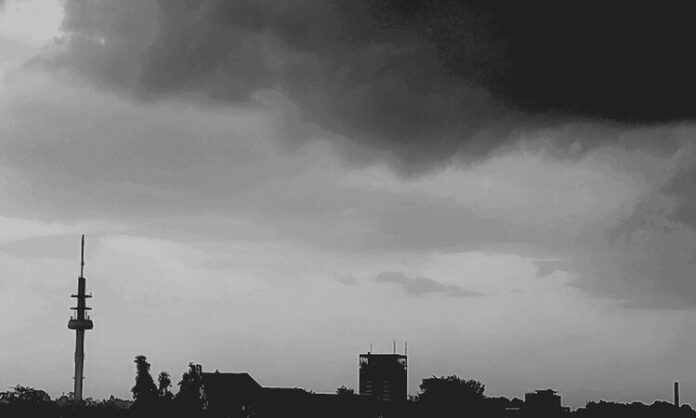 Dunkle Wolken über Velbert. Foto: Volkmann