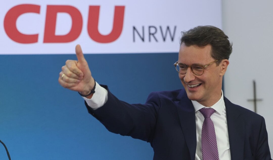 NRW-Ministerpräsident, Hendrik Wüst, lächelt.