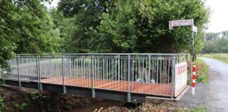 Das Stahlgerüst wurde vorgefertigt und in einem Stück eingehoben. Foto: Stadt Ratingen