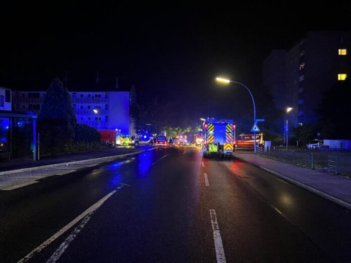 Die Einsatzkräfte vor Ort am Kostenberg. Foto: Feuerwehr Velbert