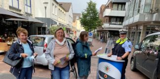 Die Polizei führte am Warrington-Platz in Hilden zahlreiche Bürgergespräche. Foto: Polizei